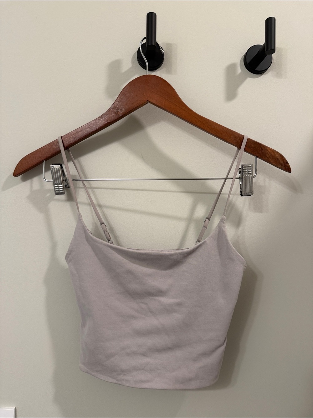 Babaton Women's Light Lavender Spaghetti Strap Crop Tank Top